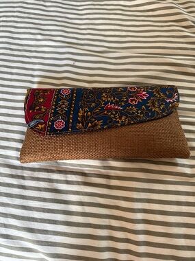 ❌SOLD❌From Thailand Woven Straw Clutch with Patterned Navy and Red Flap